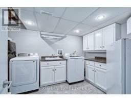 321 SIMPSON CRESCENT - 33