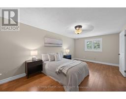 12 BANTING CRESCENT - 15