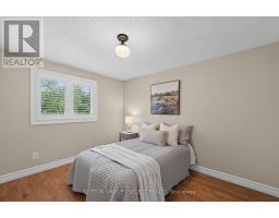 12 BANTING CRESCENT - 16