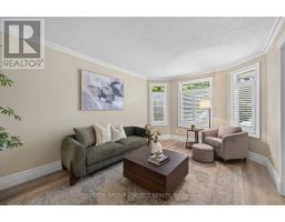 12 BANTING CRESCENT - 2