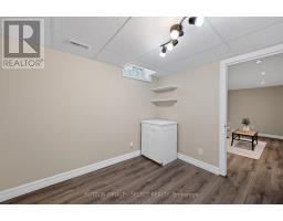 12 BANTING CRESCENT - 23