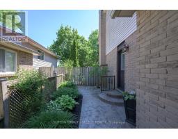 12 BANTING CRESCENT - 26