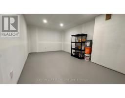 33 BRAEMAR CRESCENT - 29