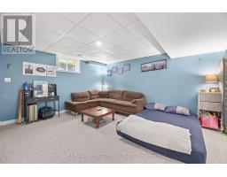 2 FENWICK COURT - 32