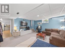 2 FENWICK COURT - 33