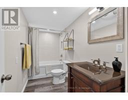 76 SPENCER CRESCENT - 34
