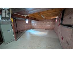 904 FRONTENAC CRESCENT - 13