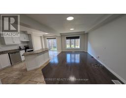 904 FRONTENAC CRESCENT - 3