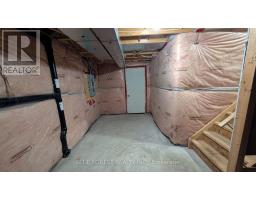 904 FRONTENAC CRESCENT - 33