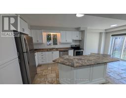 904 FRONTENAC CRESCENT - 4