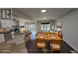 904 FRONTENAC CRESCENT - 7