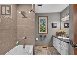 47 ROBINSON LANE - 28