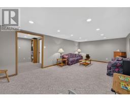 47 ROBINSON LANE - 30