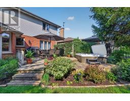 47 ROBINSON LANE - 35