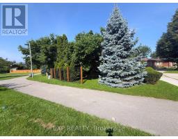 82 LACEY CRESCENT - 4