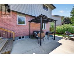 1077 MAHOGANY CRESCENT - 33