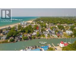 40 LAKESIDE CIRCLE - 44