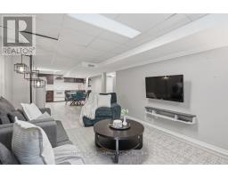 916 OXFORD STREET W - 23