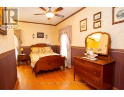 218 WOODSTOCK STREET N - 34