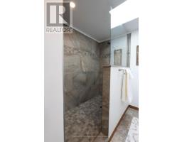 110 ROE STREET - 25