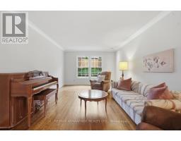 35 COWAN PLACE - 8