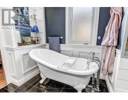 27 CROYDON DRIVE - 18