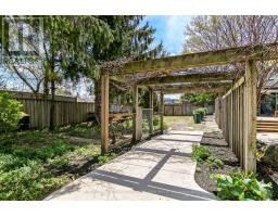 27 CROYDON DRIVE - 39