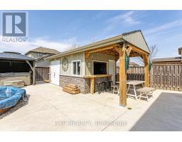 8 OLIVER CRESCENT - 32