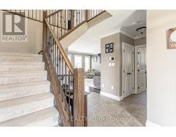 8 OLIVER CRESCENT - 4
