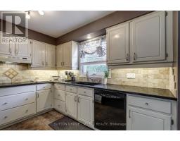 94 CARRIAGE HILL DRIVE - 12