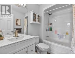 285 THORNE DRIVE - 17