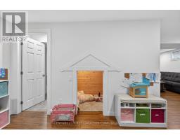 285 THORNE DRIVE - 28