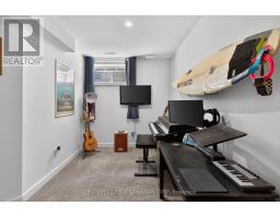 285 THORNE DRIVE - 32
