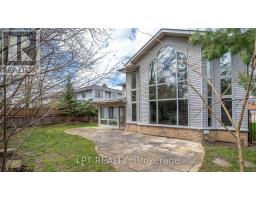 488 SUNNYSIDE CRESCENT - 37