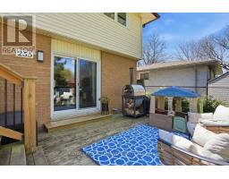 255 HIGHVIEW CRESCENT - 38