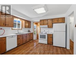 93 NICHOLAS CRESCENT - 4