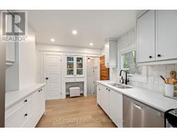 908 DUFFERIN AVENUE - 15