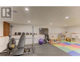 150 STRATHCONA STREET - 35