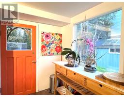 205 ADELAIDE STREET - 8