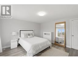 24 - 51 SHOLTO DRIVE - 13