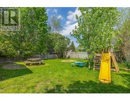 8 KENWOOD CRESCENT - 35