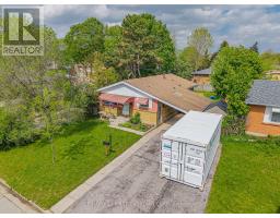 8 KENWOOD CRESCENT - 40