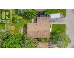8 KENWOOD CRESCENT - 44