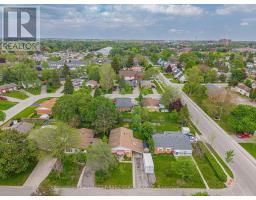8 KENWOOD CRESCENT - 46