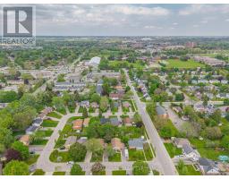 8 KENWOOD CRESCENT - 47