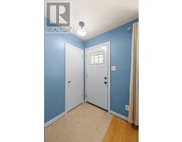 8 KENWOOD CRESCENT - 5