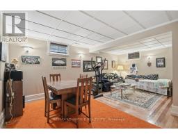 51 LAUREL CRESCENT - 32
