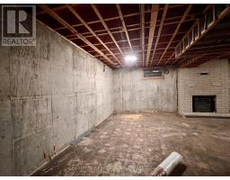 35 BENSON CRESCENT - 19