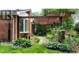 35 BENSON CRESCENT - 31