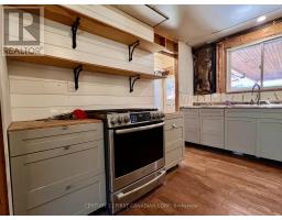 35 BENSON CRESCENT - 8